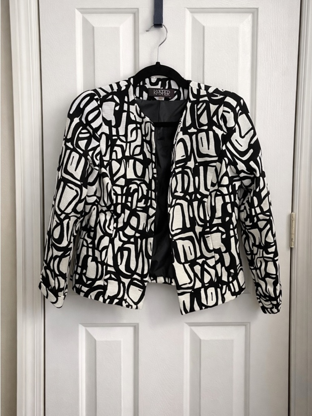 Kasper Black & White Abstract Pattern Short Blazer Size 2P